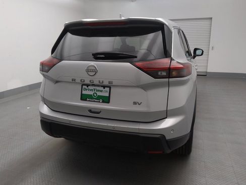 Used 2024 Nissan Rogue SV image 7