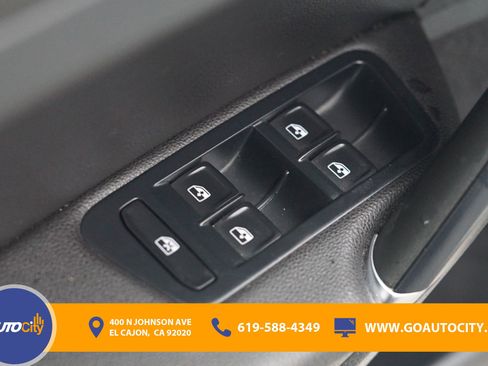 Used 2019 Volkswagen e-Golf SEL Premium image 19