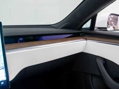 Used 2022 Tesla Model S image 25