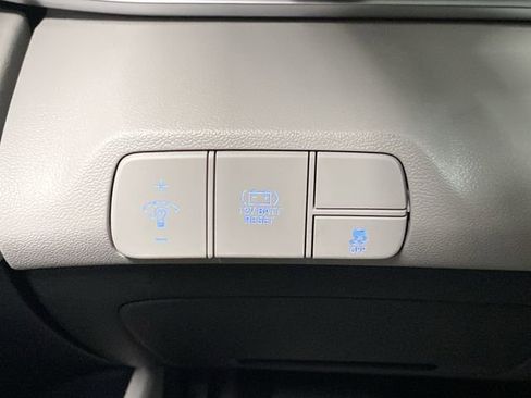 New 2025 Hyundai Elantra Limited image 26