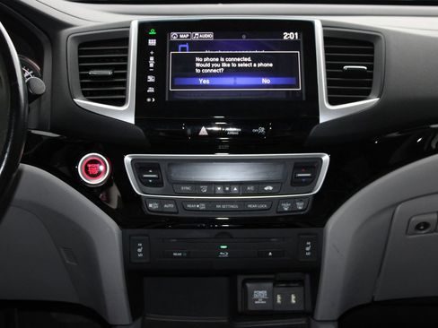 Used 2016 Honda Pilot Touring image 41