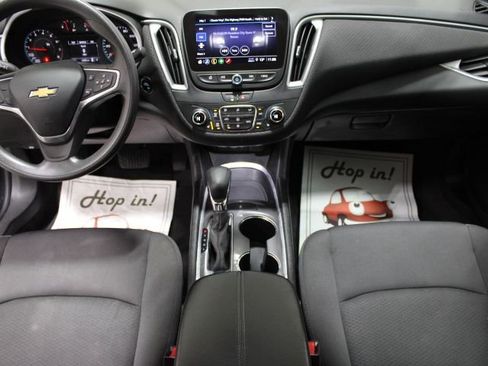 Used 2022 Chevrolet Malibu LT image 2