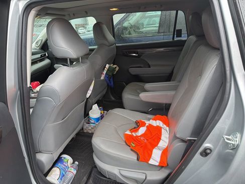 Used 2021 Toyota Highlander Platinum image 8