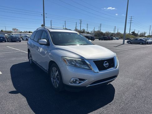 Used 2015 Nissan Pathfinder Platinum image 1