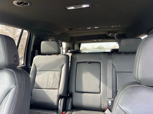 Used 2024 Chevrolet Suburban LT image 38