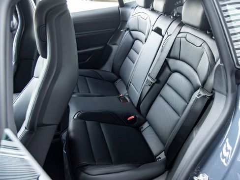 Used 2025 Porsche Taycan 4 Cross Turismo image 31