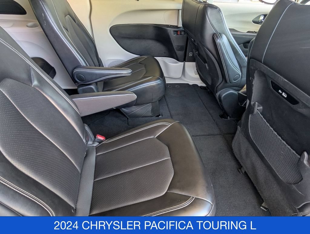 Used 2024 Chrysler Pacifica Touring-L FWD image 32