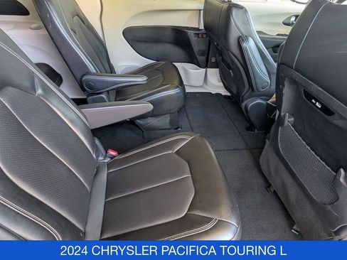 Used 2024 Chrysler Pacifica Touring-L FWD image 32