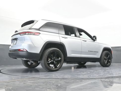 Used 2023 Jeep Grand Cherokee Altitude AWD/4WD image 63