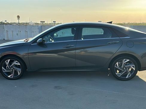 Certified 2025 Hyundai Elantra SEL image 10