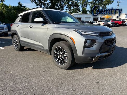 Used 2023 Chevrolet TrailBlazer ACTIV w/ Convenience Package AWD/4WD image 1