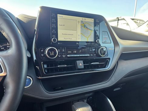 Used 2021 Toyota Highlander Limited image 24