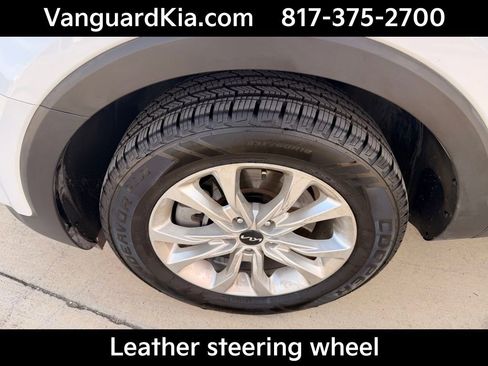 Certified 2022 Kia Telluride LX image 8