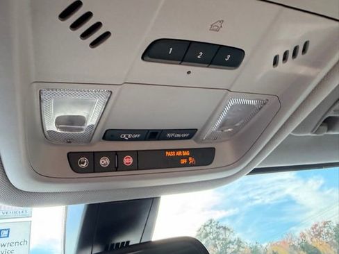 Certified 2023 GMC Acadia SLT image 32