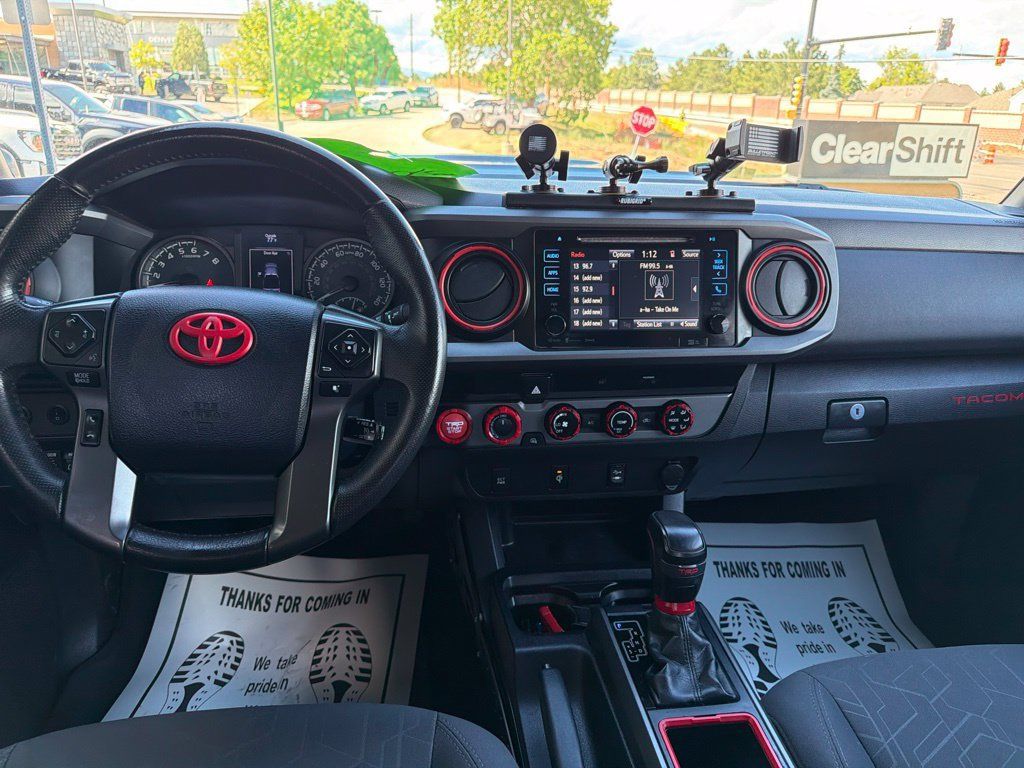 Used 2017 Toyota Tacoma TRD Sport w/ Tow Package (A/T) AWD/4WD image 10