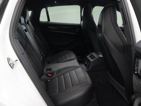Used 2024 Porsche Panamera image 27