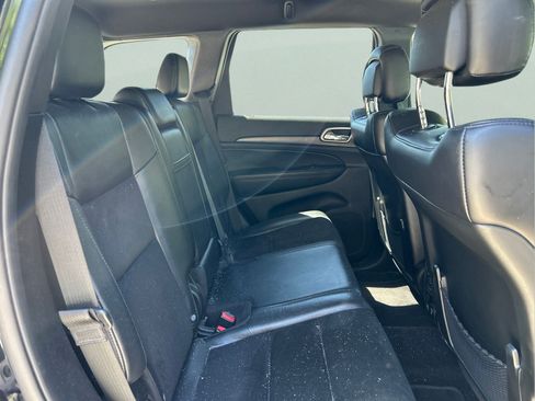 Used 2018 Jeep Grand Cherokee Altitude RWD image 11