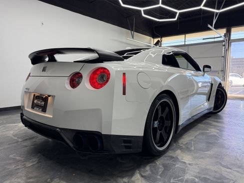 Used 2014 Nissan GT-R Black Edition image 5