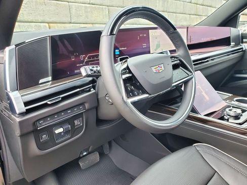 Certified 2025 Cadillac Escalade ESV Premium Luxury w/ Touring Package AWD/4WD image 13