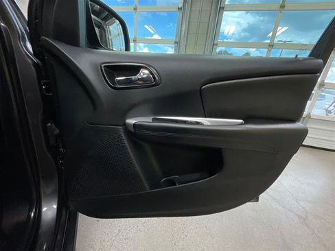 Used 2020 Dodge Journey SE w/ SE Popular Equipment Group image 25