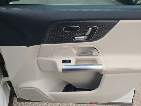 Used 2025 Mercedes-Benz GLA 250 4MATIC image 31