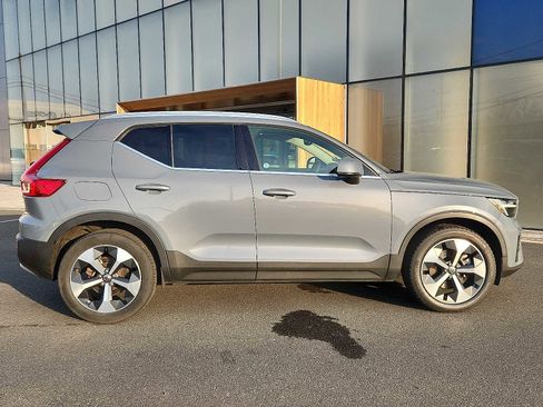 Certified 2023 Volvo XC40 B4 Plus w/ Driver Assist Package FWD image 7