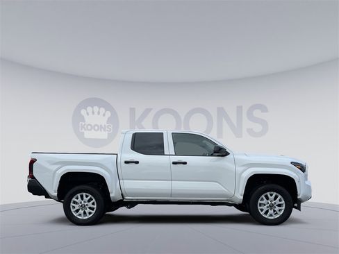 Used 2025 Toyota Tacoma SR image 7
