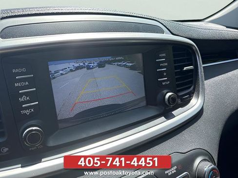 Used 2019 Kia Sorento FWD V6 image 12
