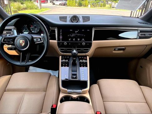 Used 2024 Porsche Macan AWD/4WD image 15