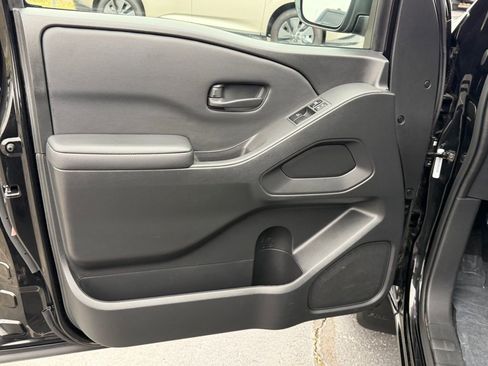 Used 2025 Nissan Frontier S image 12