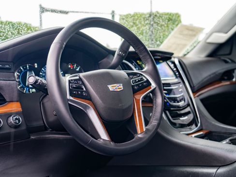 Used 2019 Cadillac Escalade Premium Luxury AWD/4WD image 14