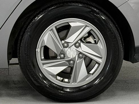 Used 2025 Hyundai Elantra SE FWD image 8