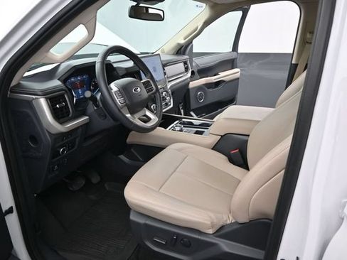 Used 2024 Ford Expedition XLT RWD image 5