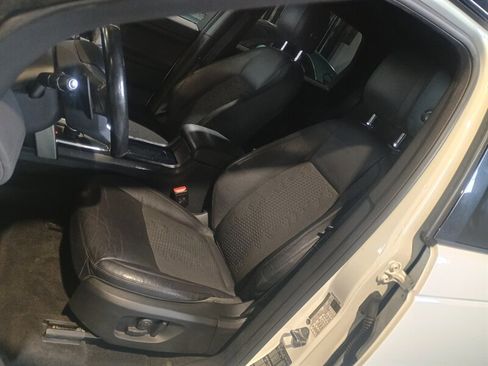 Used 2019 Land Rover Discovery Sport SE image 15