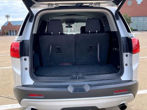 Used 2018 GMC Acadia SLE FWD image 17