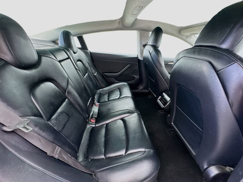 Used 2022 Tesla Model 3 Standard Range image 17