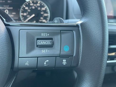 Used 2022 Nissan Rogue SV image 10