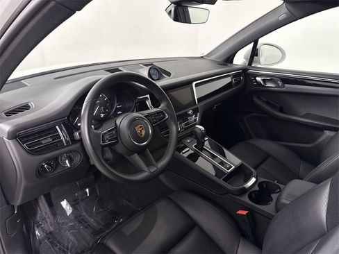Certified 2024 Porsche Macan w/ Premium Plus Package image 4