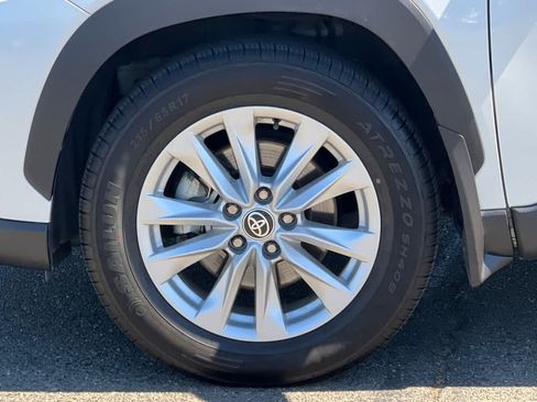 Certified 2022 Toyota Corolla Cross LE w/ Moonroof Package AWD/4WD image 30