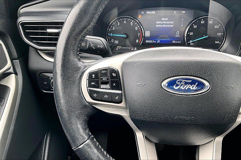 Used 2021 Ford Explorer XLT w/ Equipment Group 202A AWD/4WD image 17
