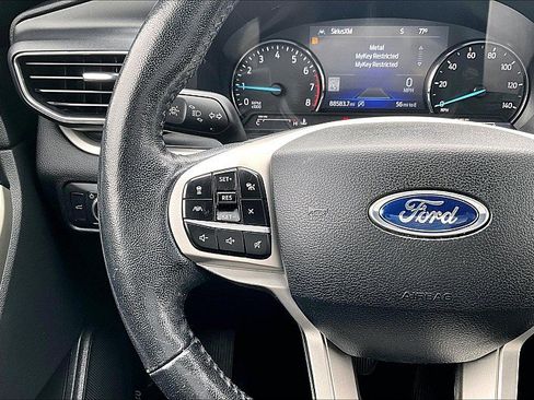 Used 2021 Ford Explorer XLT w/ Equipment Group 202A AWD/4WD image 17