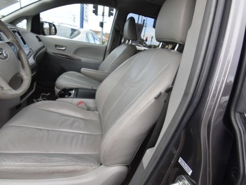 Used 2012 Toyota Sienna Limited image 8
