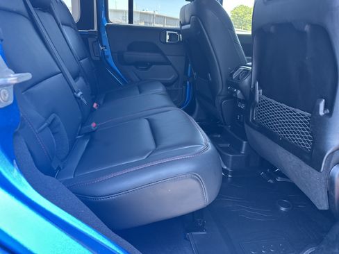 Used 2025 Jeep Wrangler Unlimited Rubicon AWD/4WD image 19