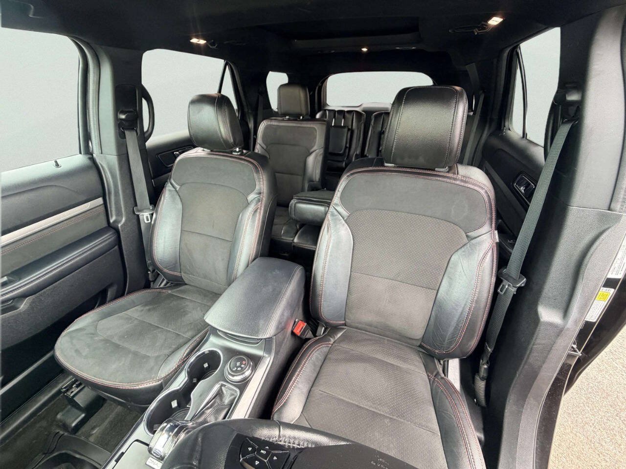 Used 2018 Ford Explorer XLT w/ XLT Appearance Package AWD/4WD image 18