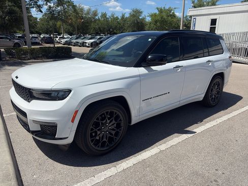 Used 2025 Jeep Grand Cherokee L Summit AWD/4WD image 4