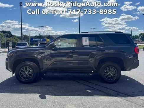 Used 2025 Toyota 4Runner SR5 AWD/4WD image 4