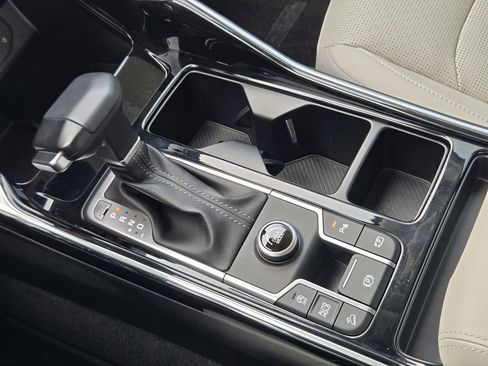 Used 2025 Kia Sorento SX image 17