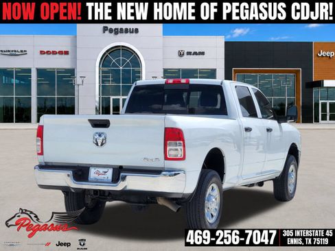 Used 2024 RAM 2500 Tradesman w/ Chrome Appearance Group AWD/4WD image 5