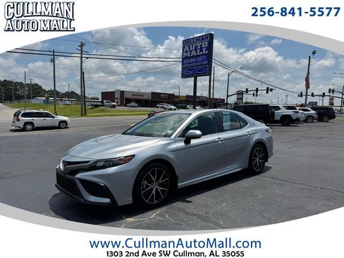 Used 2024 Toyota Camry SE AWD/4WD image 1