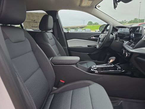 New 2026 Chevrolet Trax LT w/ LT Convenience Package FWD image 14